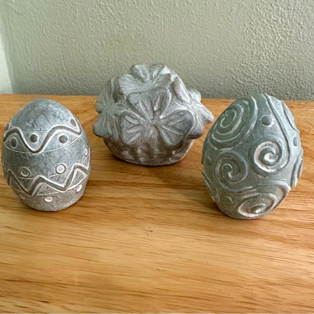 Isabel Bloom Eggs & Clover Basket lot of 3